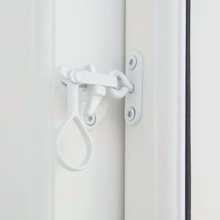 Hvid anverfer med sokkel