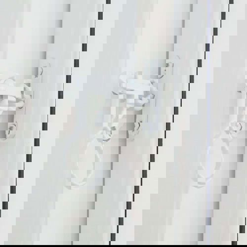 Hvid anverfer med sokkel