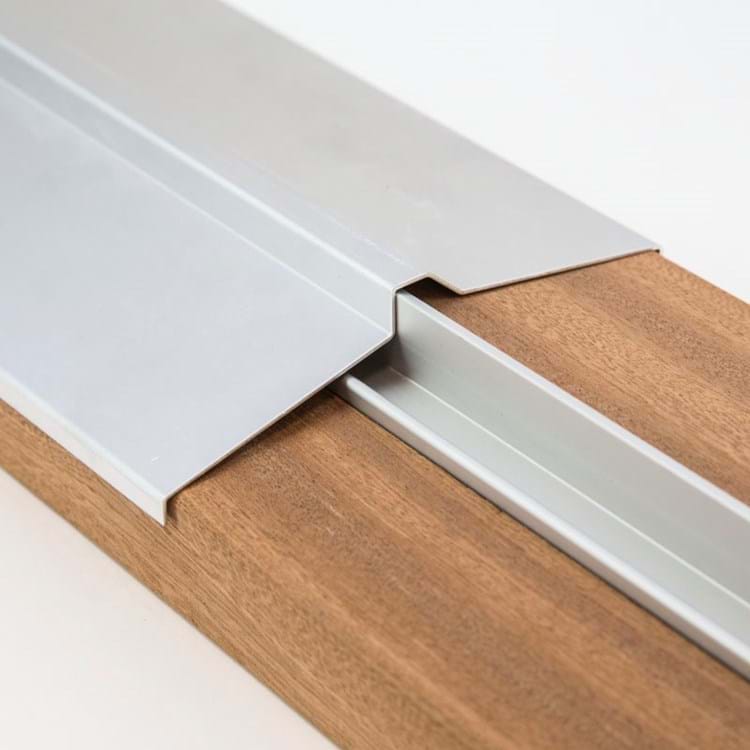 Aludækplade til dør med glasfiber -og hårdttræstrin