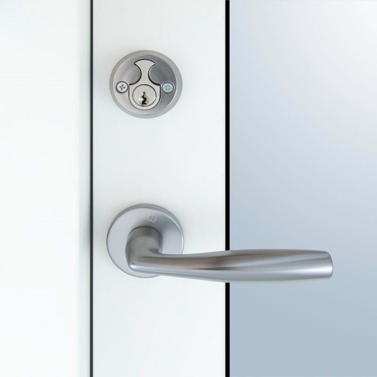 Facadedørsgreb m/rosetter (Vitoria) incl. oval cylinder